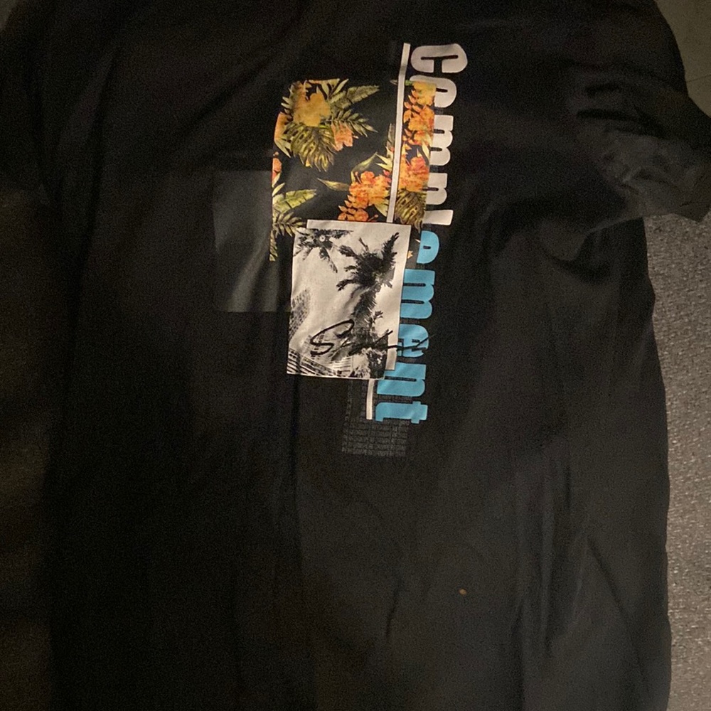 I’m selling a black shirt and it size medium and it a man shirt